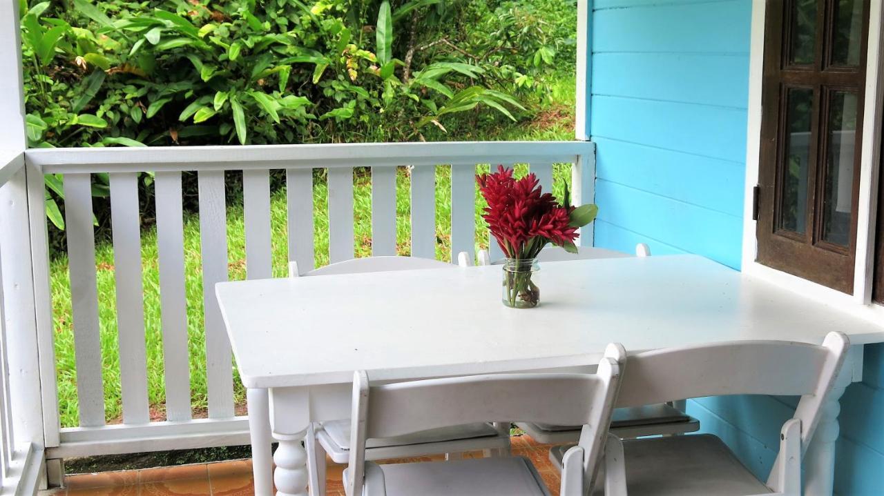 Chez Ophelia Cottage Apartments 로조 외부 사진