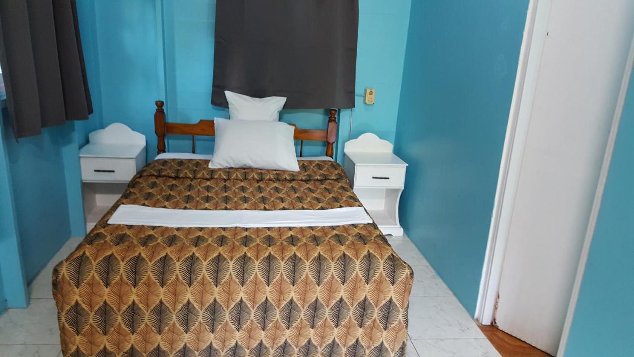 Chez Ophelia Cottage Apartments 로조 외부 사진