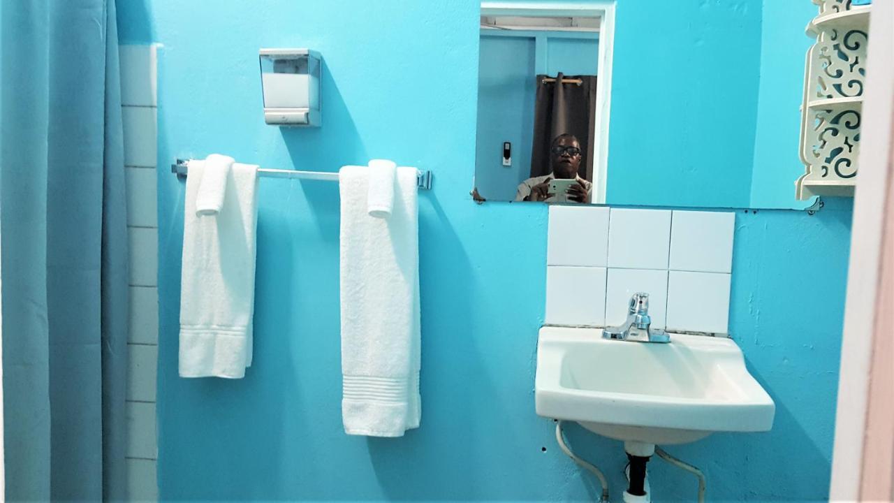 Chez Ophelia Cottage Apartments 로조 외부 사진